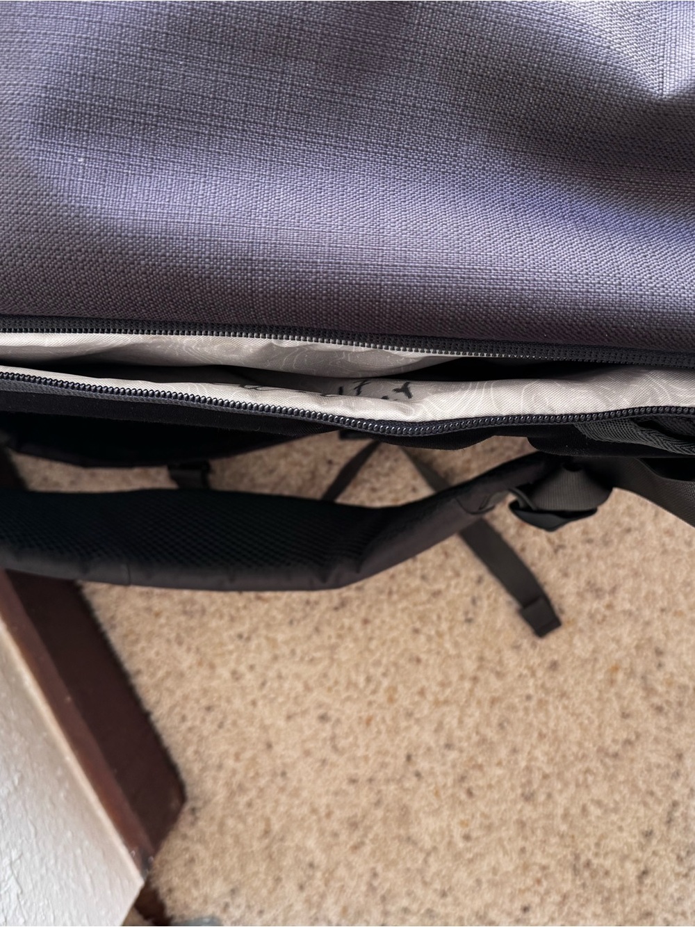 STIO Basin 25 L Black Daypack with Green Accents - Picture 4 of 6